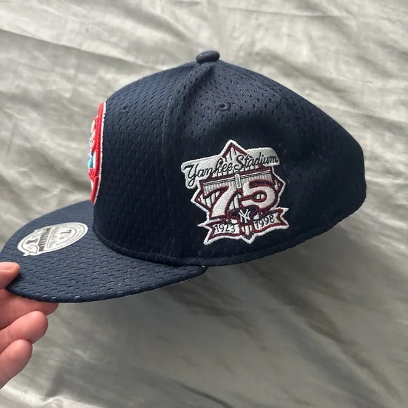 Fitted Mitchell & Ness Yankees Cap - Picture 2 of 4